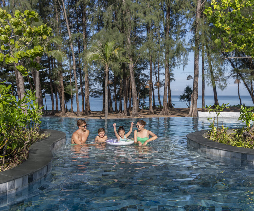 Le-Méridien-Phuket-Mai-Khao-Beach-Resort-Family-4